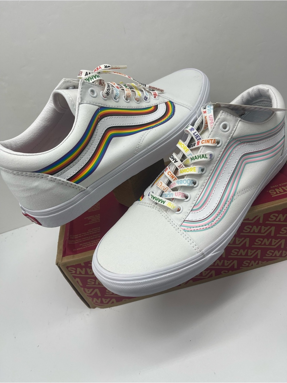 Vans Men’s 12 Old Skool (Pride) White/True White
VN0A5KRFB5U Sneakers - Picture 12 of 16